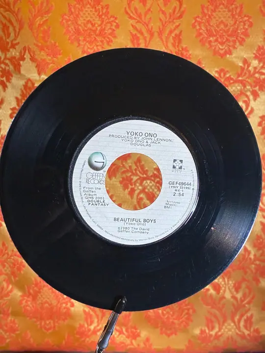 John Lennon, Yoko Ono – Woman / Beautiful Boys record sleeve