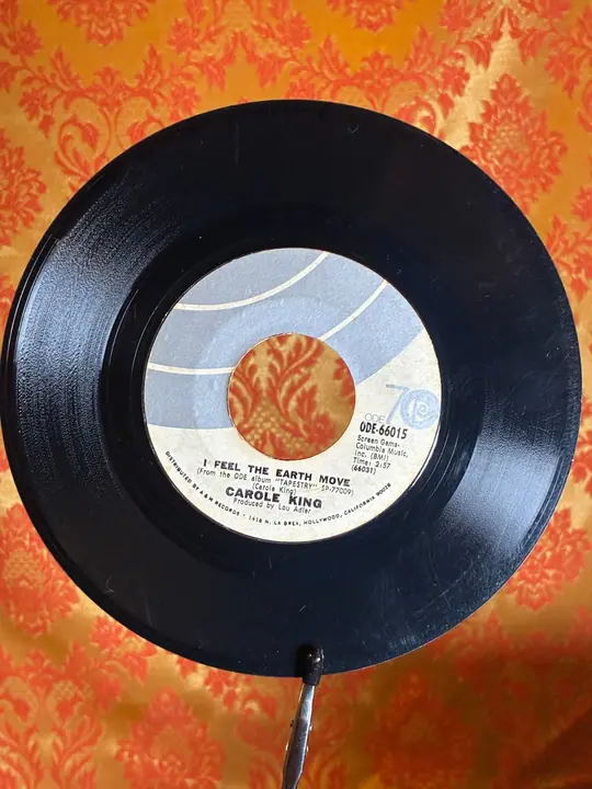 Carole King – It's Too Late / I Feel The Earth Move record sleeve