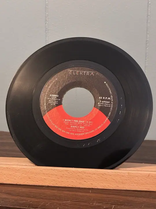 Simply Red – Holding Back The Years record sleeve